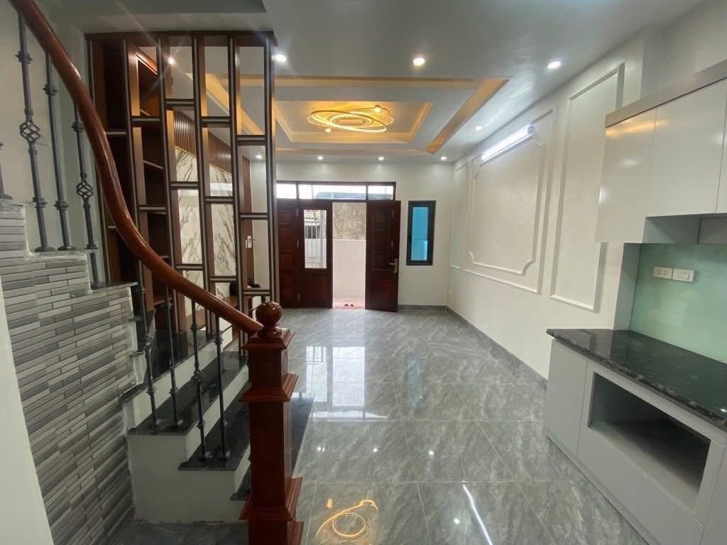 Bán nhà 5 tầng Việt Hưng, Long Biên, 35m2, giá hơn 6 tỷ