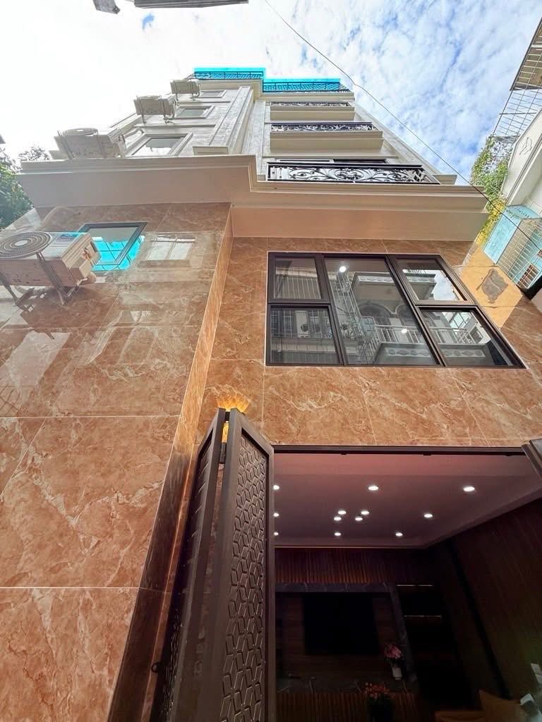 Bán nhà Định Công Thượng, trung tâm Hoàng Mai, 35m2, mặt tiền 6m, giá hơn 9 tỷ