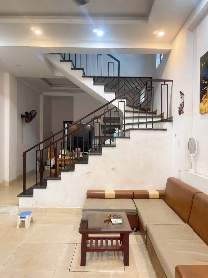 Bán nhà Cao Xanh, Hạ Long, hướng Đông nam, 70m2, giá hơn 2 tỷ