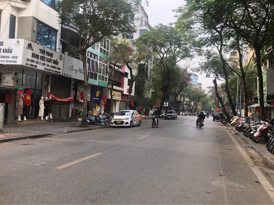 Bán nhà mặt phố Hàm Long - Hoàn Kiếm, căn góc, kinh doanh đỉnh, diện tích 105m2 x 4 tầng, mặt tiền 3,9m, giá 50 tỷ