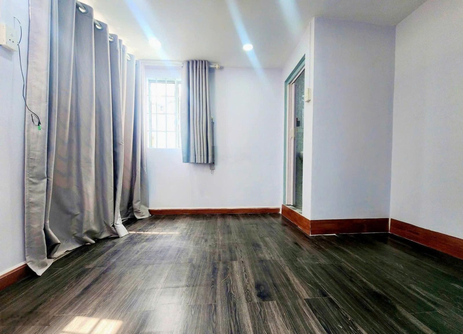 Chỉ gần 2.95 tỷ nhà 3 tầng trần hưng đạo, q5 sổ riêng ở ngay