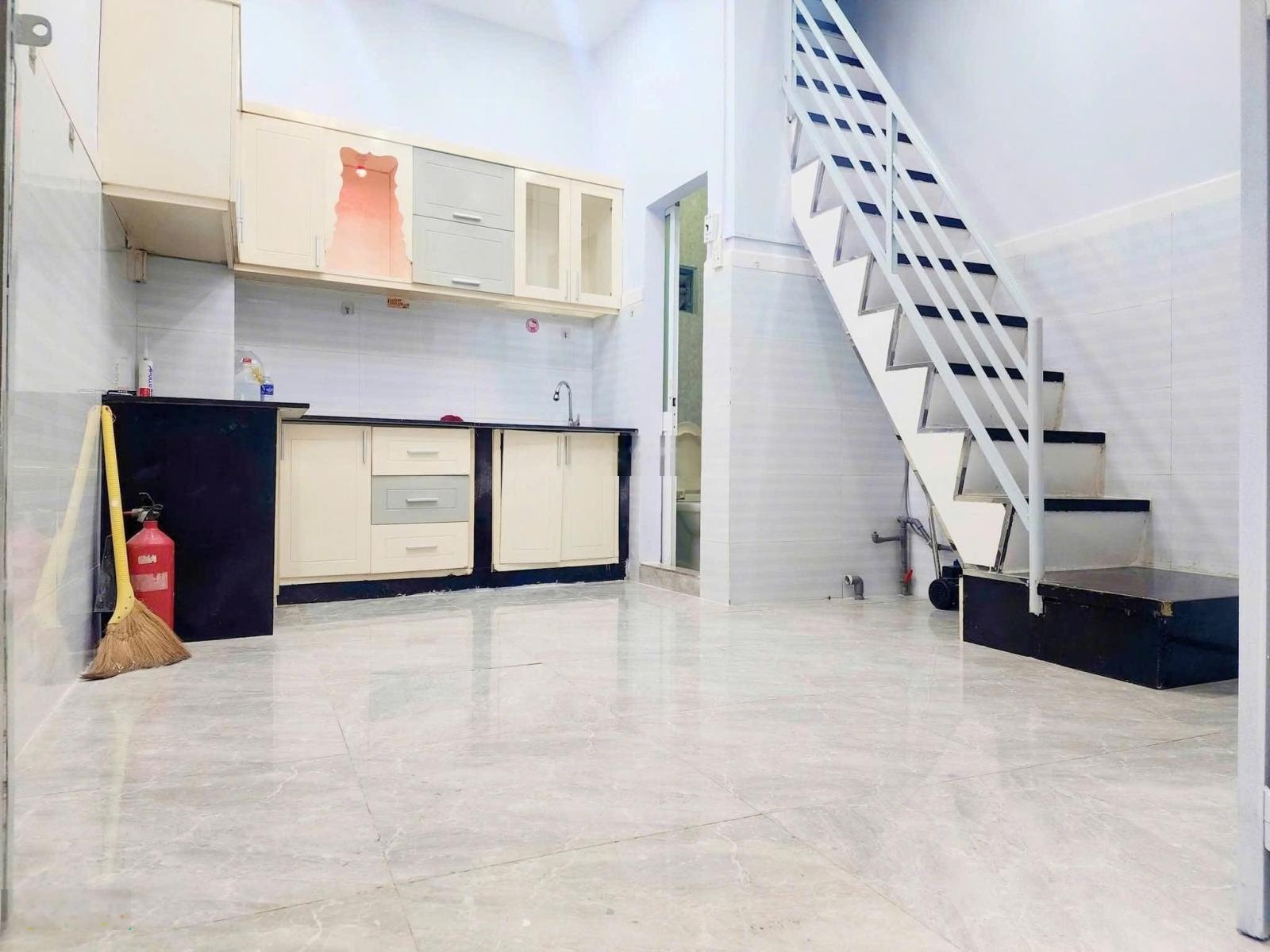 Chỉ 2.95 t bớt lộc có nhà sổ hồng riêng 3 tầng trần hưng đạo p1 q5 mới đẹp ở ngay