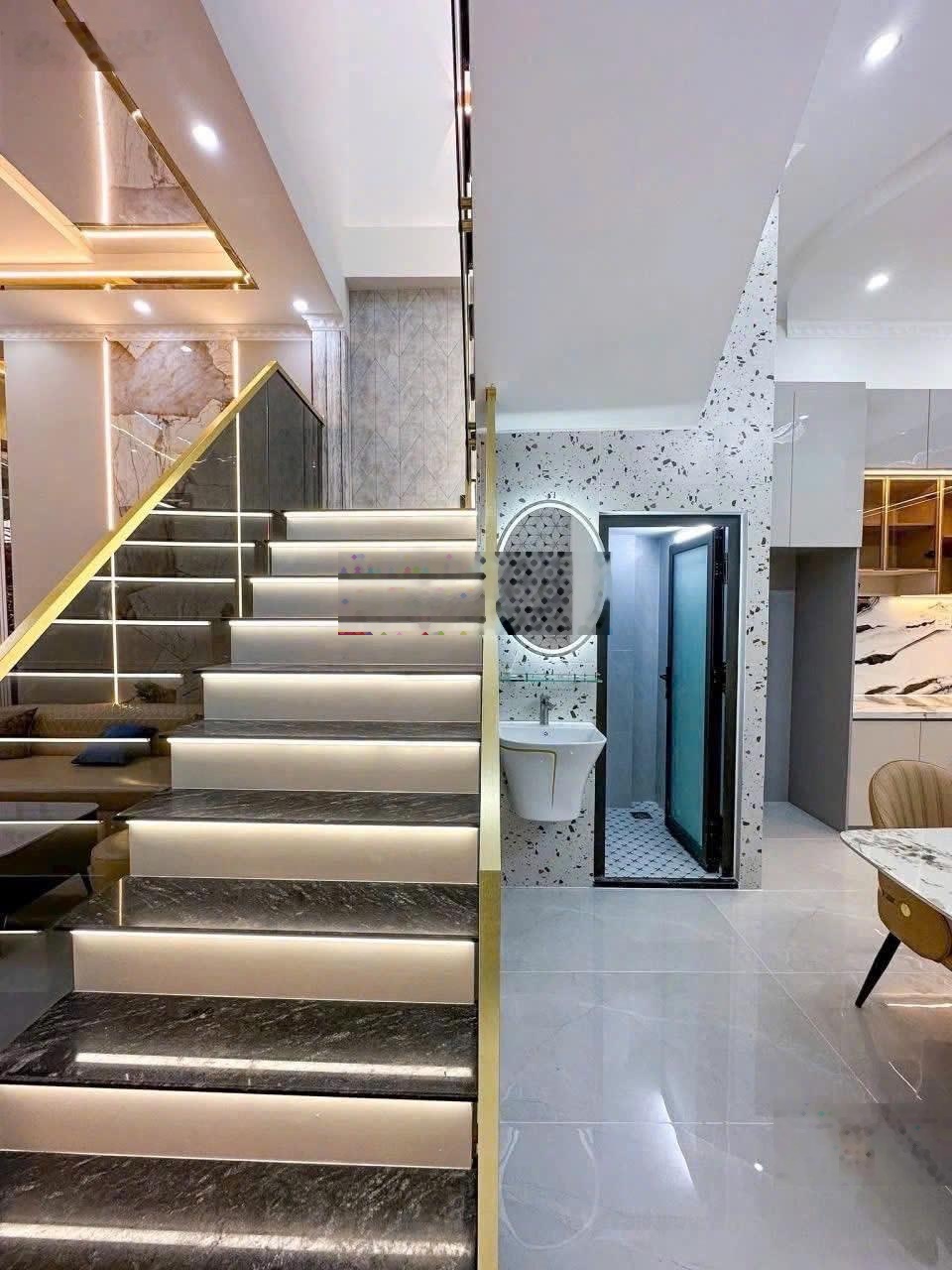 Bán nhà đường Vườn Chuối( Cư Xá Đô thành)/ Quận 3 . giá 2tỷ590/ DT : 58m2, 1 trệt 1 lầu .