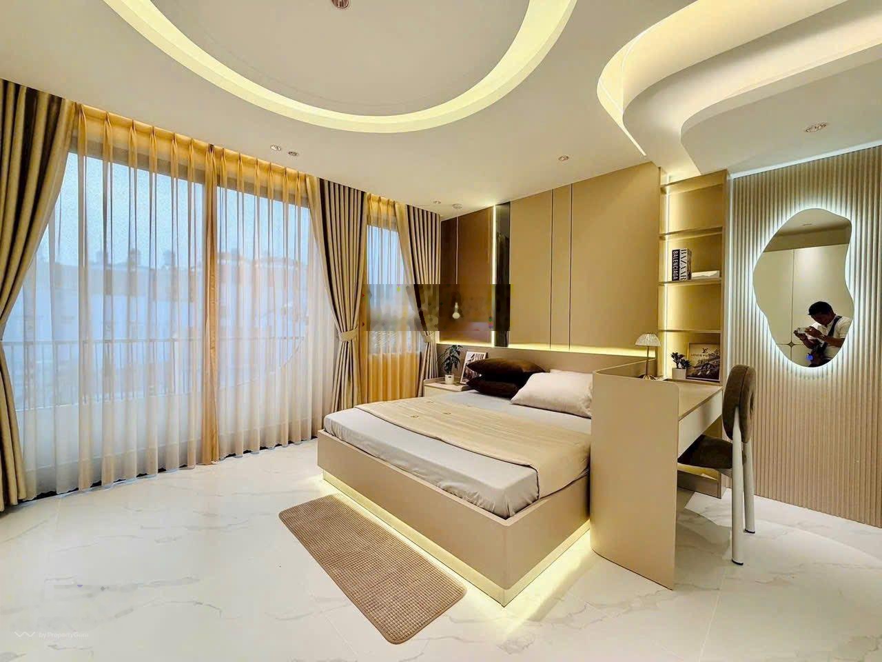 Con đi học nước ngoài chủ bán nhà 2 tỷ 450, đường trần phú, p.7, q. 5, 100m2, còn cho thuê 31 tr/th