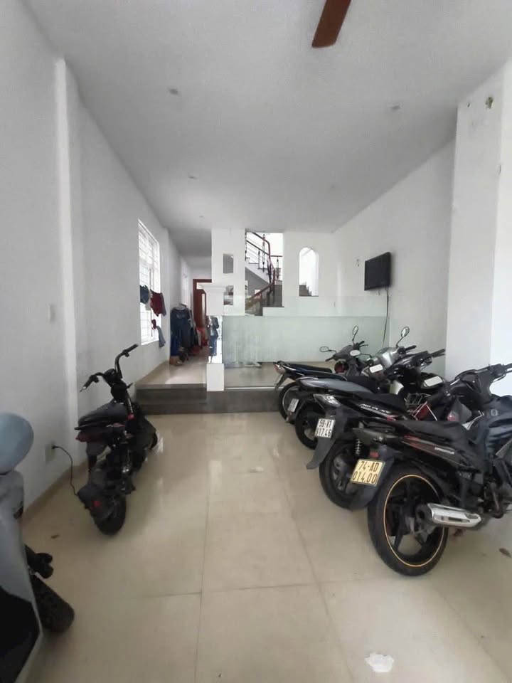 Bán nhà 3 tầng góc 2 mặt tiền Hoà Cường, Hải Châu, gần Huỳnh Tấn Phát