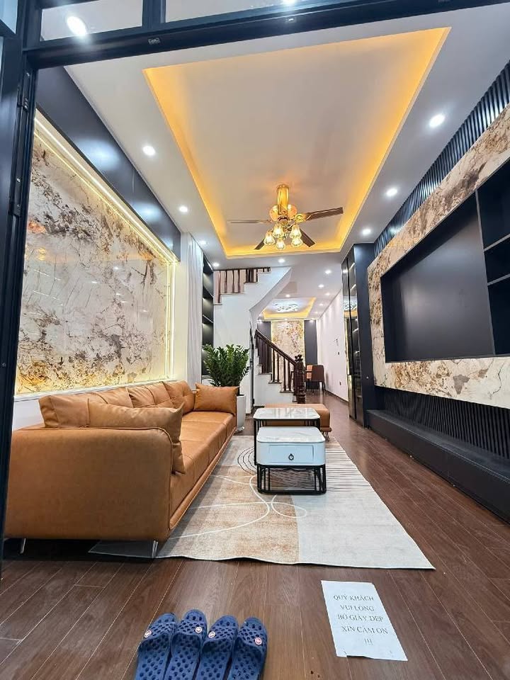 Bán nhà nhà siêu đẹp ngay gần Linh Đàm, cách 10m ra đường ô tô tránh nhau - chỉ hơn 7 tỷ