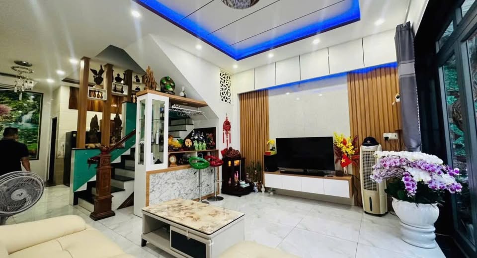 Bán nhà 3 tầng siêu đẹp full nội thất tại Phước Hải, Nha Trang, giá 7.8 tỷ