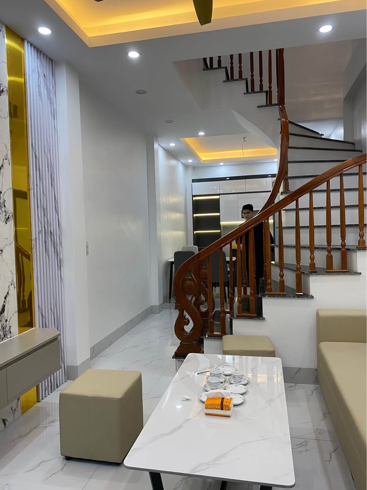 Bán nhà Kỳ Bá, gần trường Nguyễn Đức Cảnh, vị trí đẹp, 35m², hướng Đông bắc, ngõ ô tô đỗ cửa