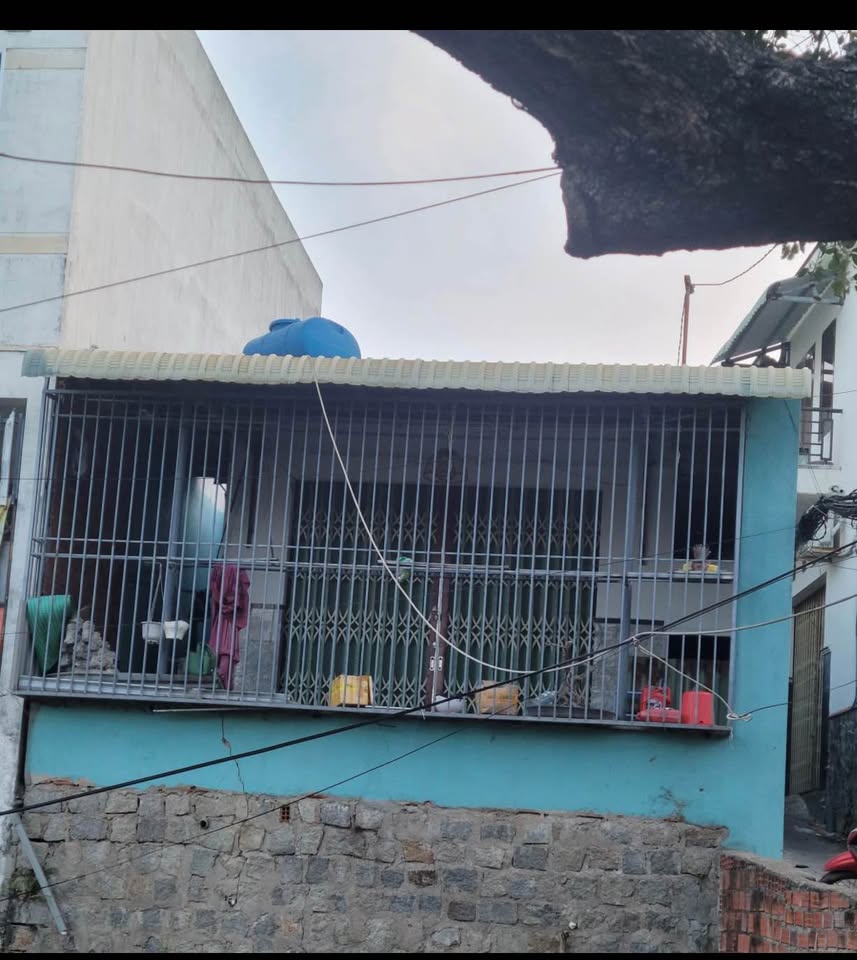 Bán nhà hẻm 85 Hoàng Văn Thụ, cạnh Công ty sữa Vinamilk, giá 950 triệu