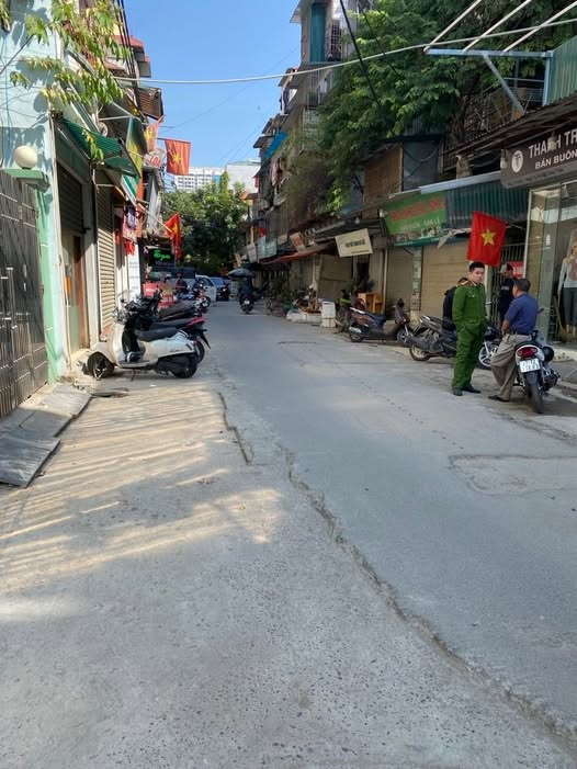 Bán nhà phân lô phố Vũ Hữu 30m2 x 6 tầng, mặt tiền 3m, giá nhỉnh 7 tỷ