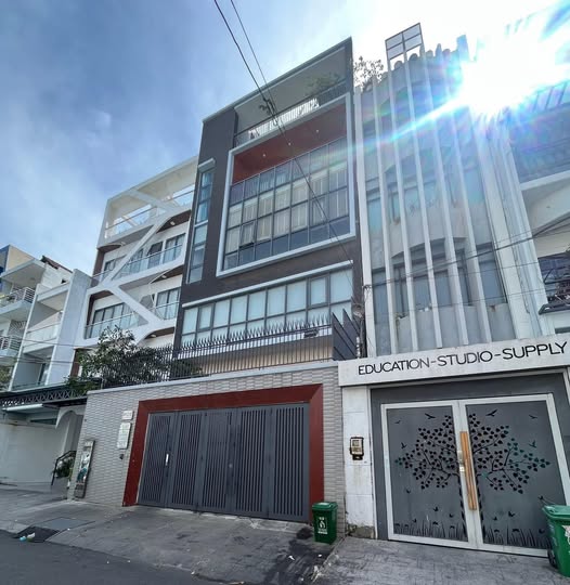 Bán biệt thự mặt tiền Phan Đăng Lưu, Quận 3, 5 tầng, lợi thế kinh doanh vượt trội