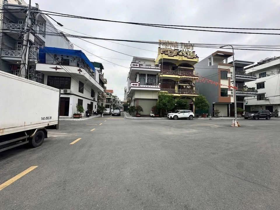 Bán nhà 3 tầng, căn góc ngay gần khu bờ hồ Yết Kiêu cũ, nay là phường Hồng Gai mới