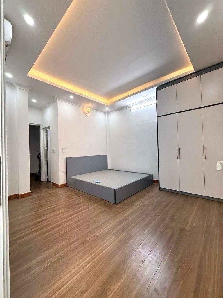 Chỉ hơn 6 tỷ có nhà Hoàng Mai, 34m2, ô tô đỗ sát nhà, gần mặt phố