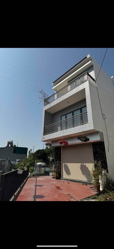 Bán nhà 3 tầng tại Hà Lầm, Hạ Long, 3 phòng ngủ, giá 2.3 tỷ