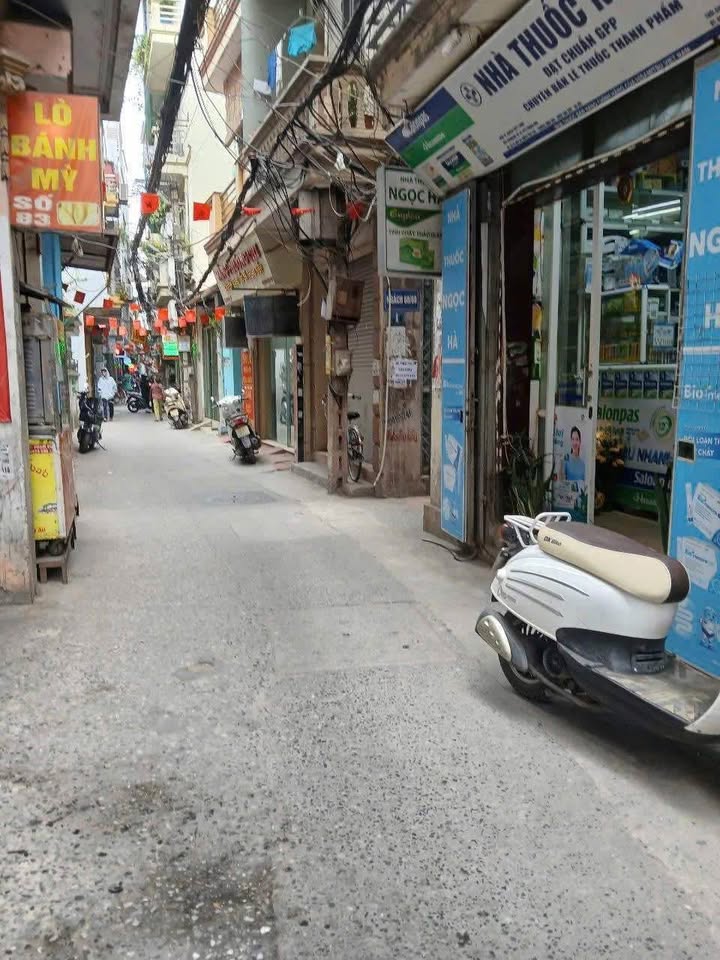 Bán nhà trung tâm Cầu Giấy, nhà đẹp 6 tầng, full nội thất, 33m2, giá hơn 11 tỷ