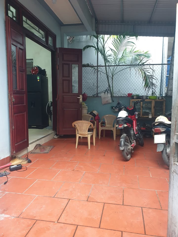 Cần bán nhà 3 tầng ngõ đường Lê Hồng Phong, đối diện hồ Vị Xuyên, phường Nam Định, diện tích 65m2, giá 2.5 tỷ