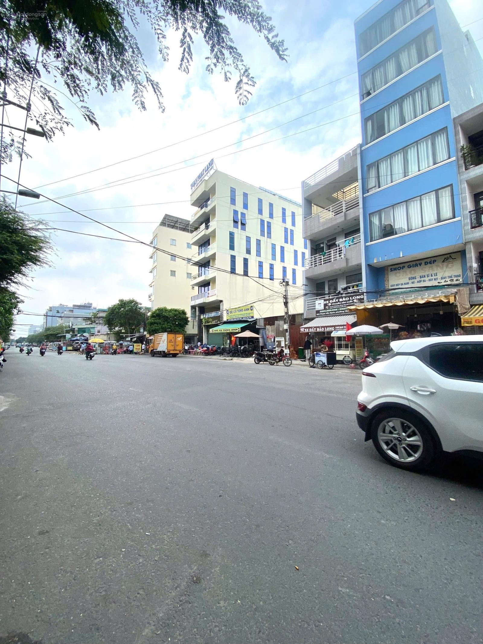 Bán Nhà Cạnh Sân Bay, 50 m 3 pn 4 tỷ Cạnh Sân Bay .