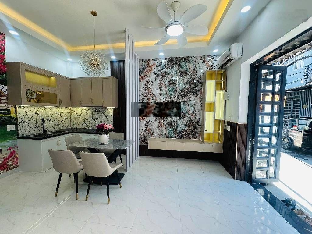 Nhà Ngang 5.2M, 2 Tầng 2 PN, Nội Thất Đẹp, Gần ST Coop, Vincom