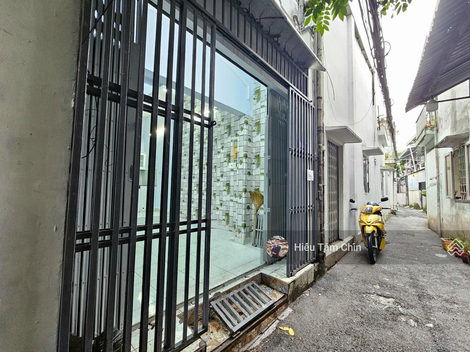 Giảm 120tr, Nhà 3.2m x 6.5m x 3 Tầng, 2PN, Sổ 2025, Gần mặt đường