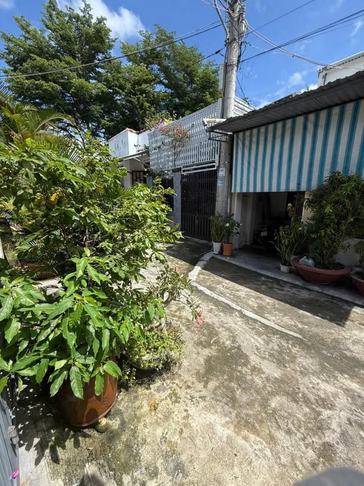 Bán nhà 2 tầng 2 mặt tiền đường 2/4, Vĩnh Hòa, Nha Trang, kinh doanh buôn bán tốt, giá 4.09 tỷ