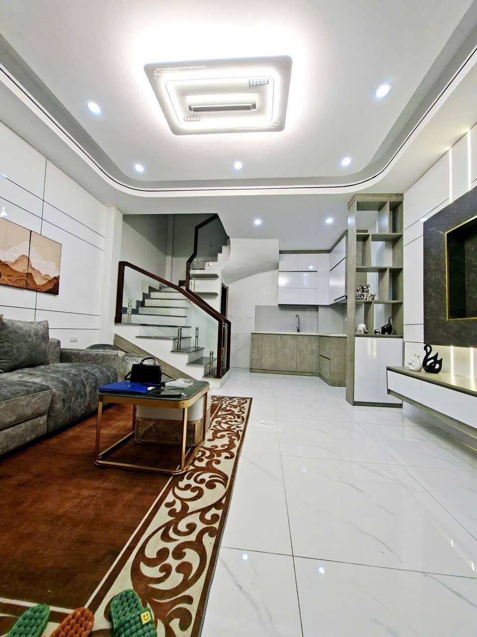 Bán căn nhà mới đẹp, có nội thất tại Phúc Lợi, Long Biên