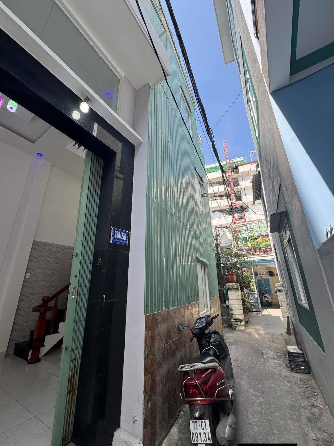 Bán nhà 2.5 tầng hẻm Lê Hồng Phong, Quy Nhơn, gần sân vận động, hẻm 2m