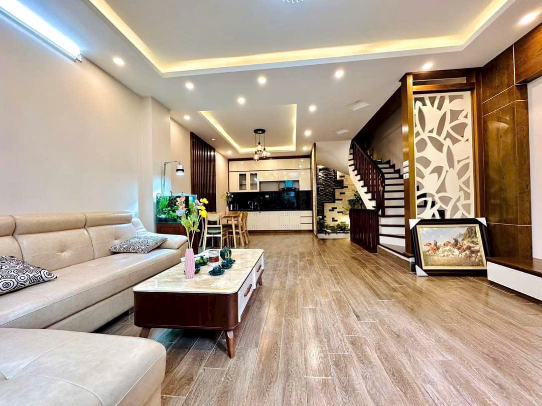 Bán nhà 5 tầng Thái Thịnh, Đống Đa, đi bộ 5 phút ra Rạp chiếu phim Quốc gia, 38m2, giá 10.5 tỷ