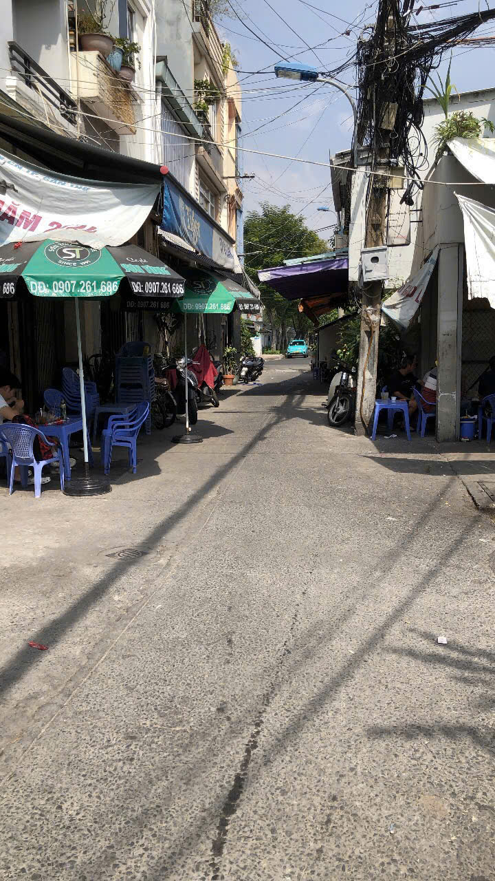 Bán nhà hẻm xe tải Quận 4, nhà cũ 2 tầng, 32m2, gần mặt tiền