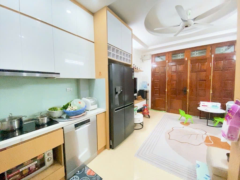 Chính chủ bán gấp nhà Hồ Đền Lừ, ô tô đậu cổng, 45m2, giá 7.35 tỷ