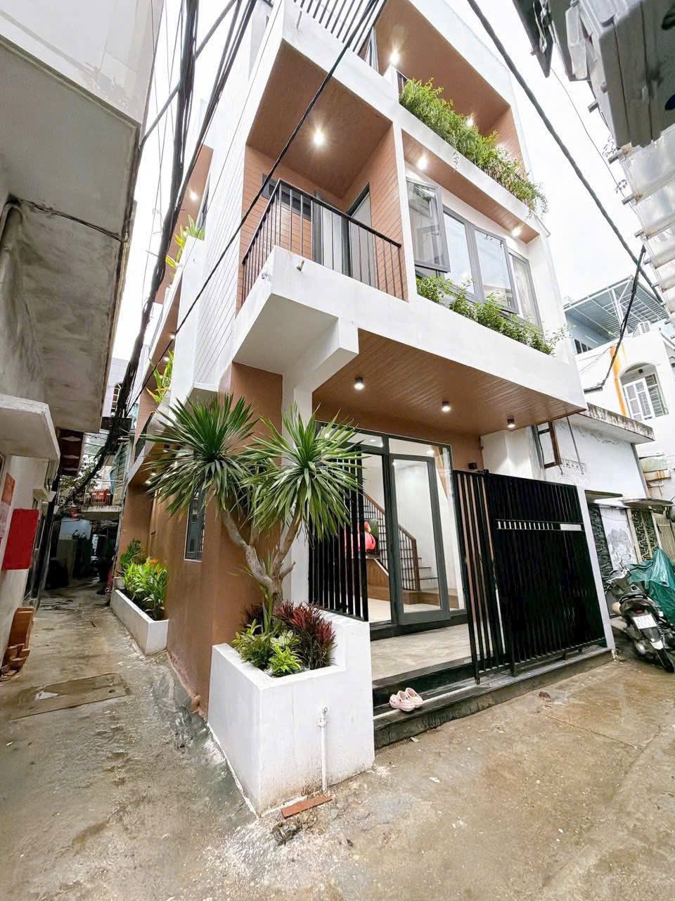 Bán nhà 3 tầng 2 mặt kiệt Hoàng Diệu, lõi trung tâm Đà Nẵng, giá 5.x tỷ