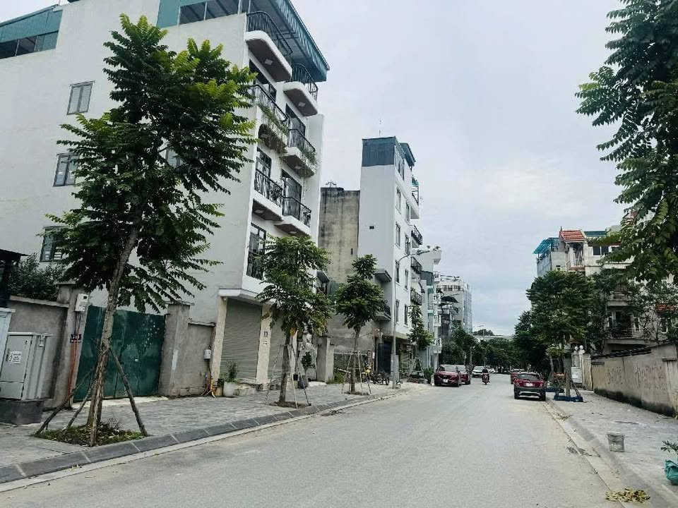 Bán nhà đẹp Giang Biên, trung tâm Việt Hưng, Long Biên, 51m2, mặt tiền 4m, giá 5.3 tỷ