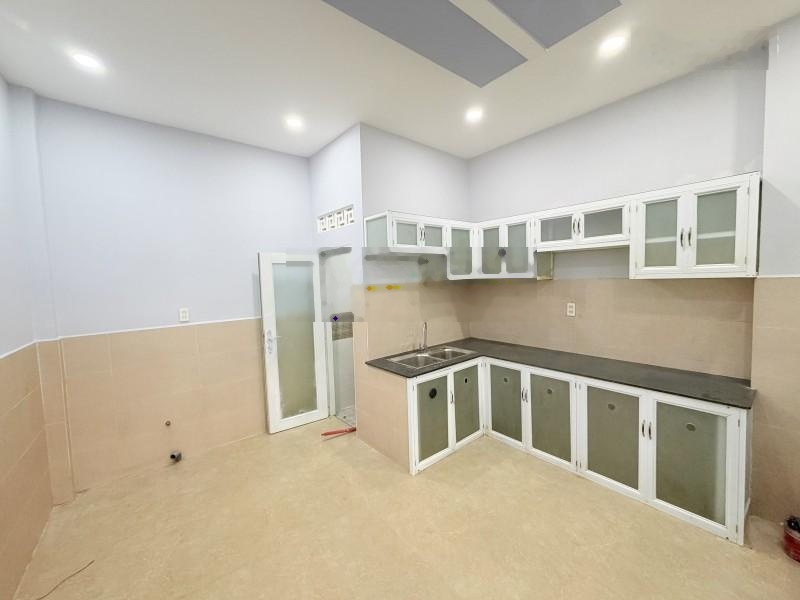 Chợ phạm văn hai - sân bay , nhà có kết cấu, ngang 3,8m giá chỉ nhỉnh 5 đồng