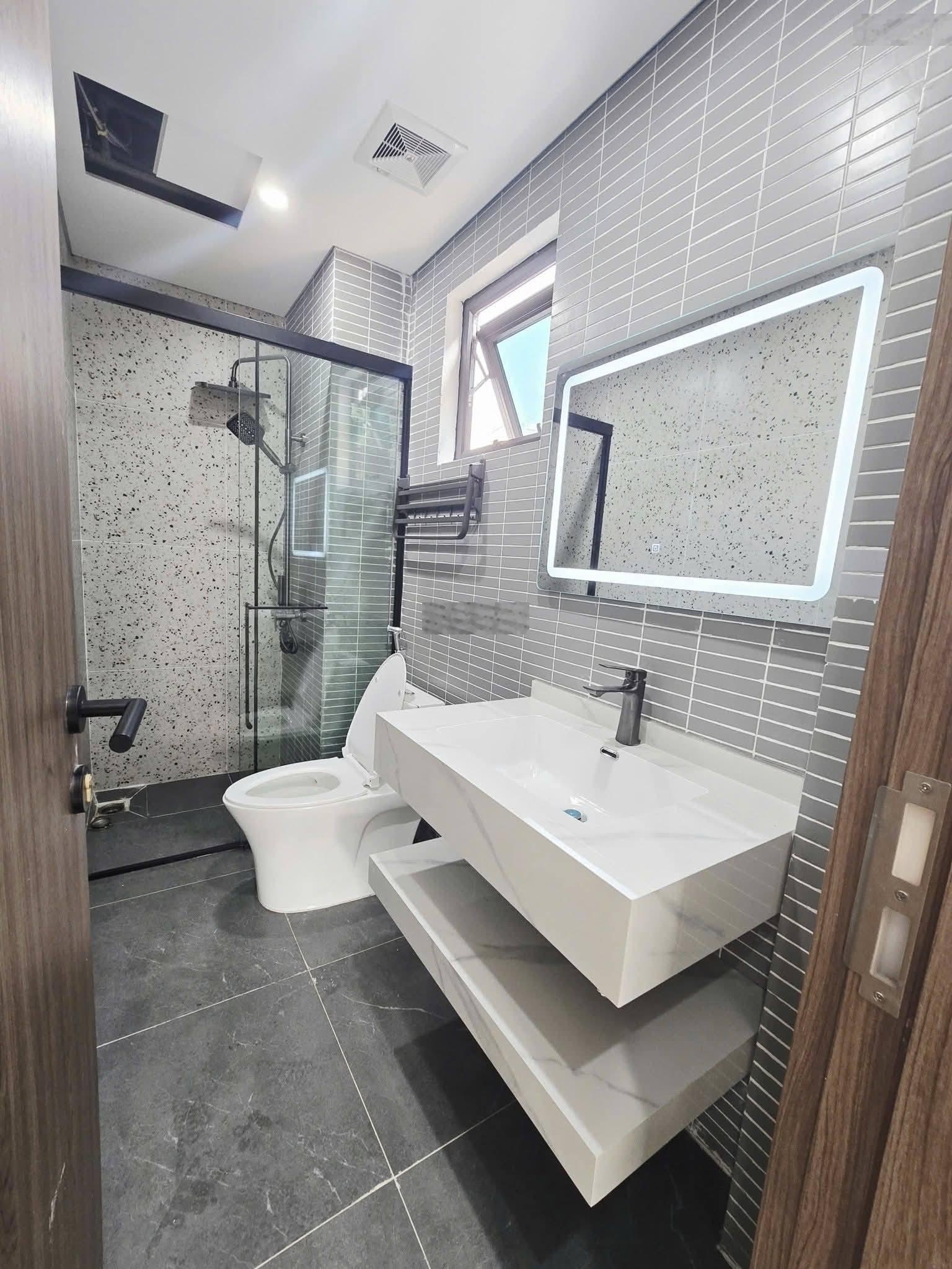 Mặt ngõ ba gác phi, kinh doanh, thông tứ phía cực gần ô tô, DT 39m2*5T, chào 9,6 tỷ