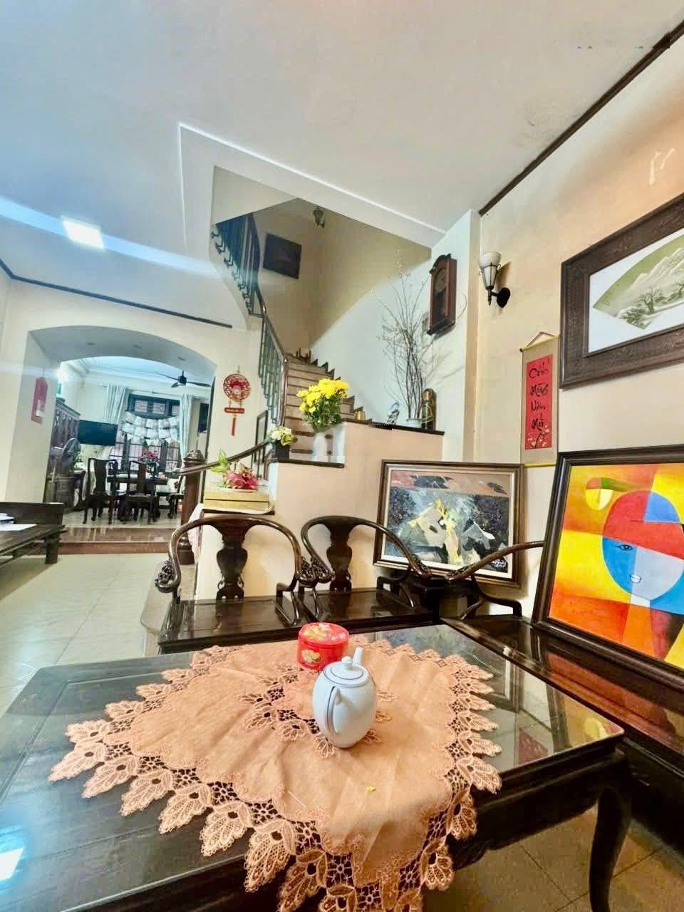 Nhà rộng, Gara, Ô tô qua nhà, gần Lăng Bác, Trường học, Ở hay Kinh doanh đều được