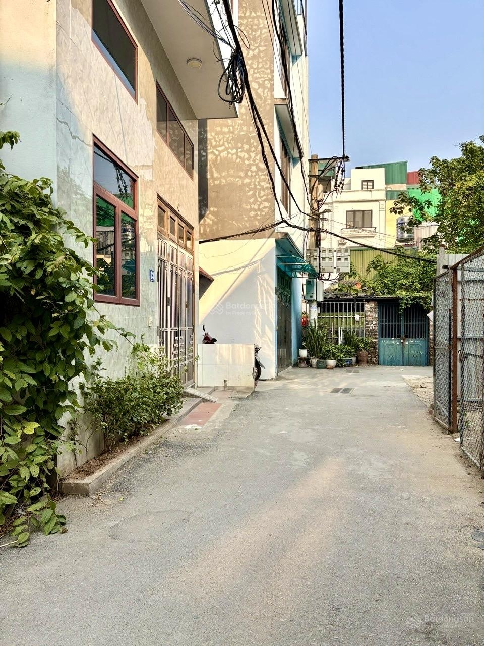 Nhà đẹp hồng mai 4 tầng 15m2- gần ô tô- trung tâm hai bà