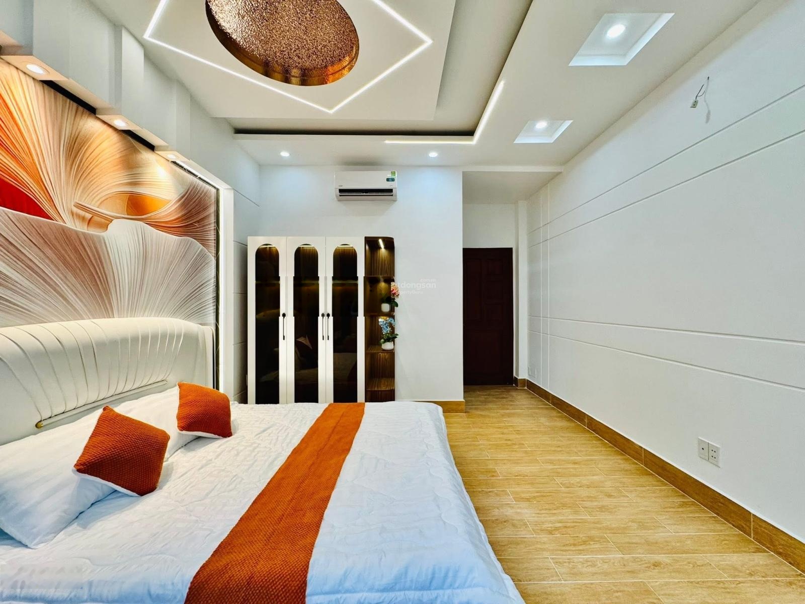 Bán gấp nhà hai bà trưng, quận 3 | hẻm xe hơi | cho thuê 900usd/tháng | giá 2 tỷ 250 - 4 tầng