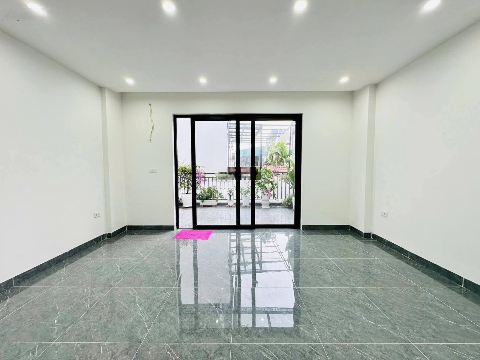 Quá đẹp! Nhà phố Đội Cấn, 6 tầng thang máy, gần phố, kinh doanh, ngõ thông, full nội thất