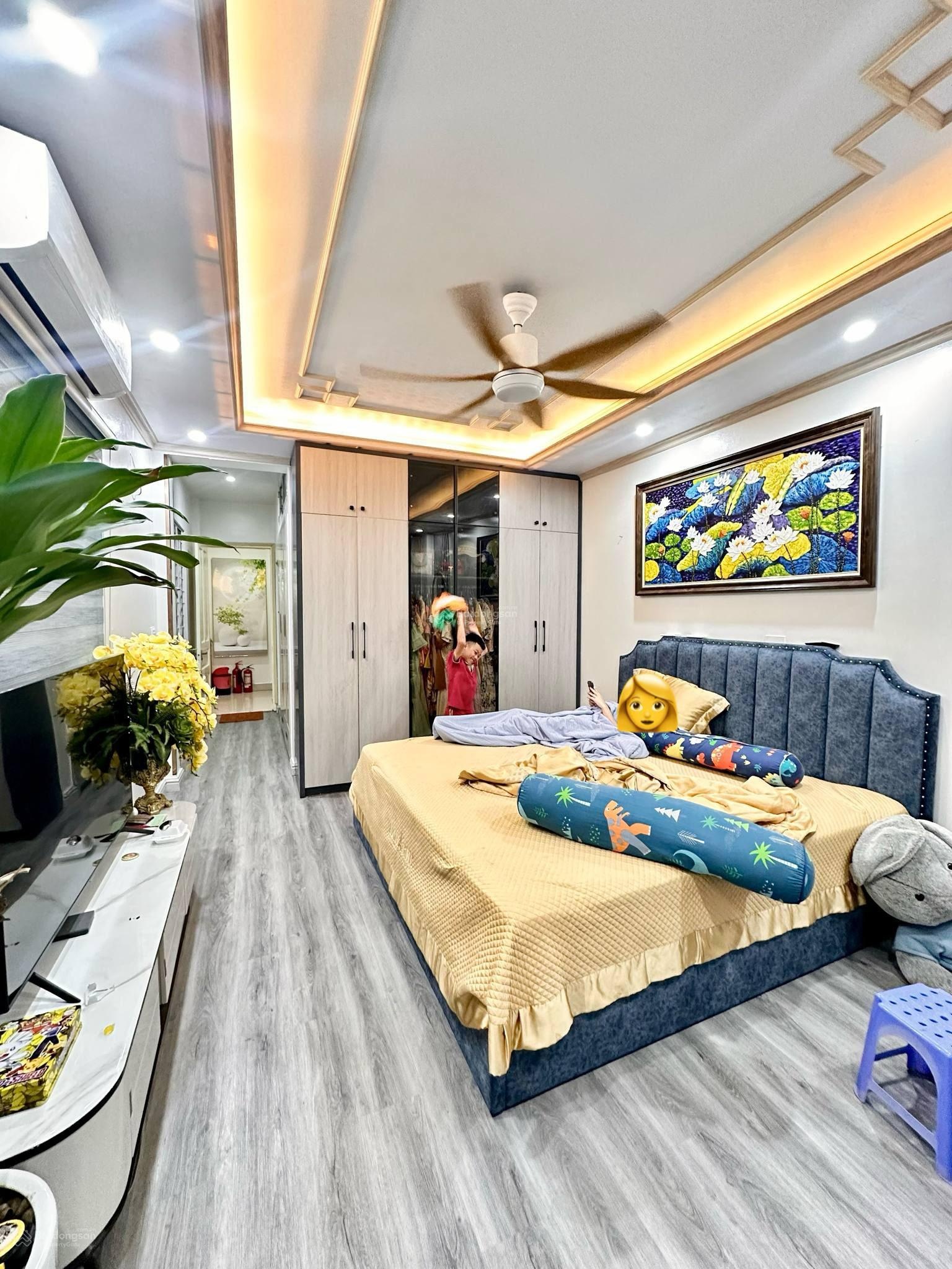 8 tỷ - Lô góc ô tô đỗ cửa, 2 mặt tiền, thông vòng quanh, 1 nhà ra MP, DT 40m2*5T