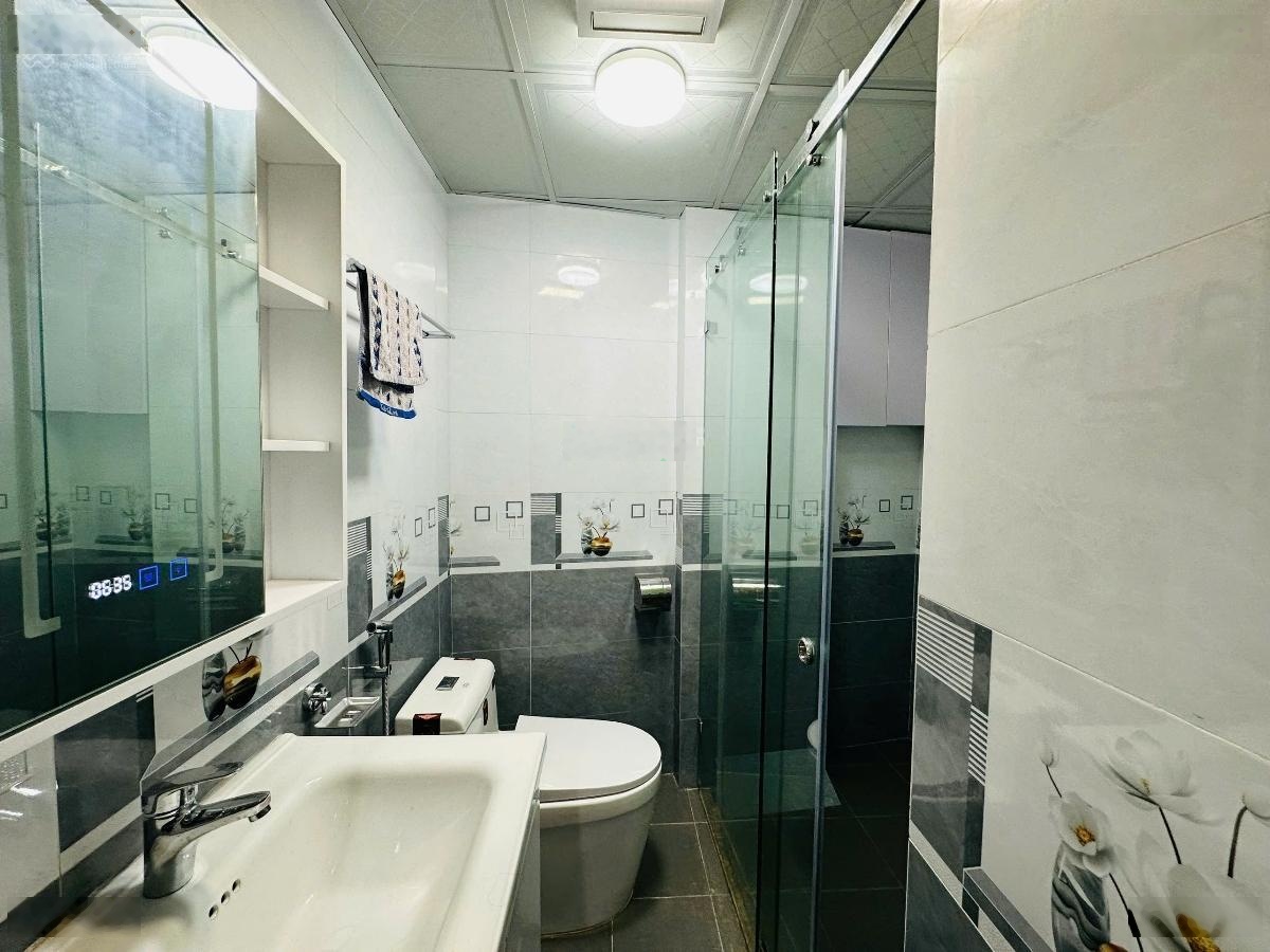 Siêu hiếm! Nhà Đội Cấn, gần oto, ngõ bagac tránh, mới koong, thang máy, dân xây 32m*5T full NT