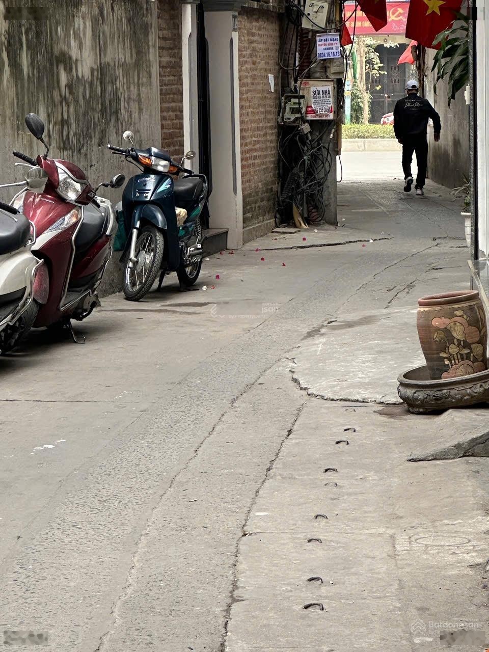 Bán nhà Đào Tấn, ngõ thông, gần phố, kinh doanh