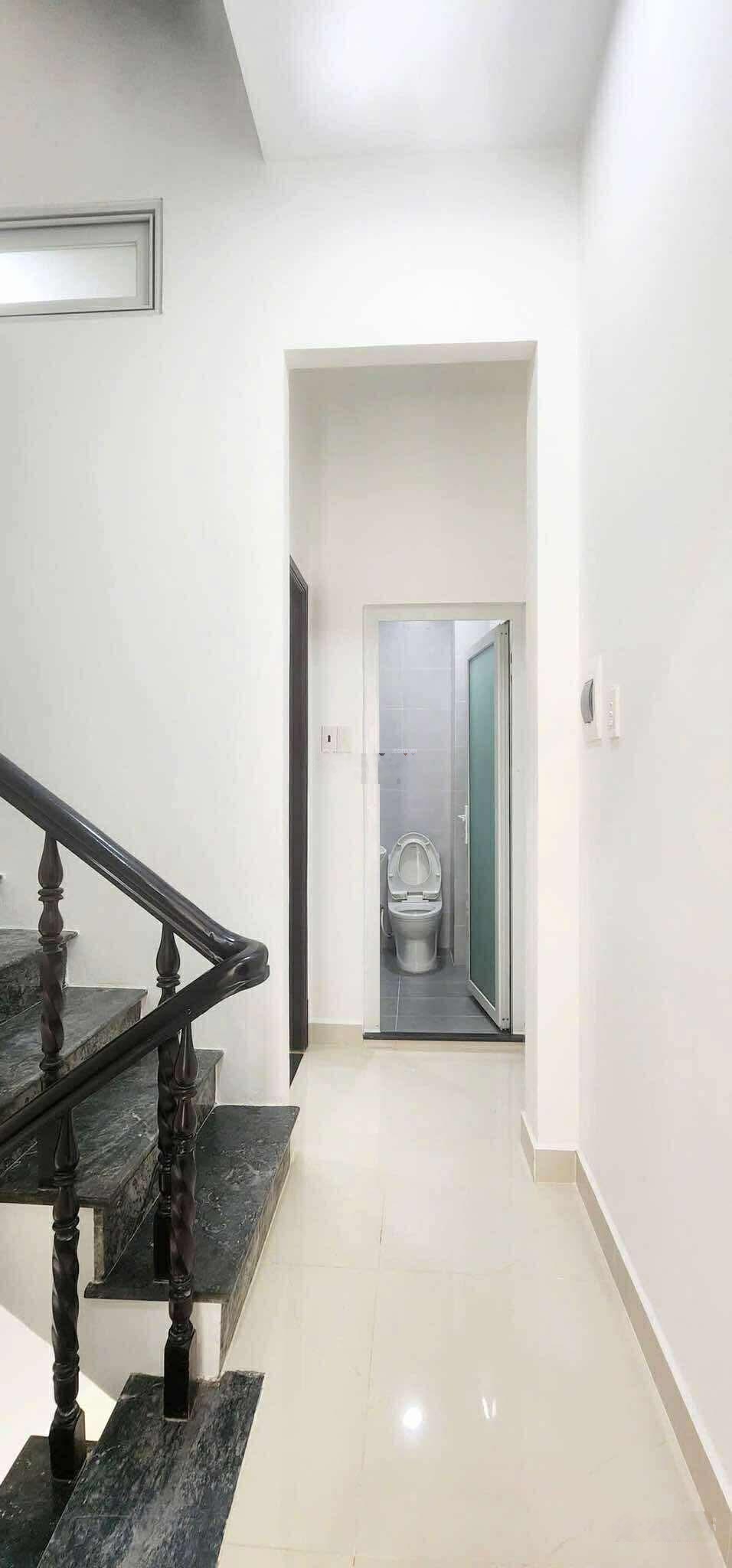 Nhà Mới . Phố Phan Huy Ích. TB. Hẻm 10 m. Chỉ 5.7 Tỷ. Hiếm.