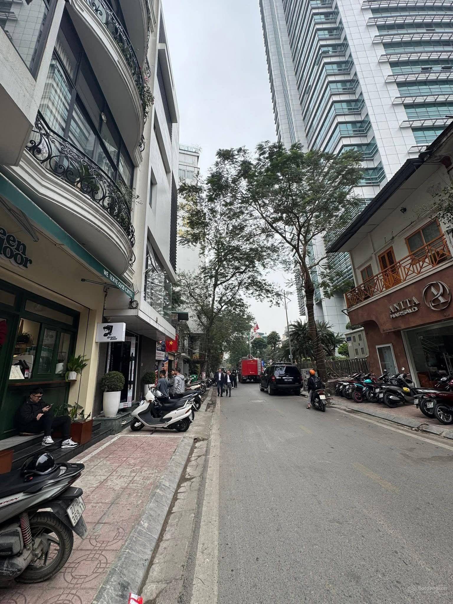 Hot...hot... nhà mặt phố ba đình - lô góc - mặt tiền cực rộng - kinh doanh đỉnh - nở hậu - chỉ 30 t