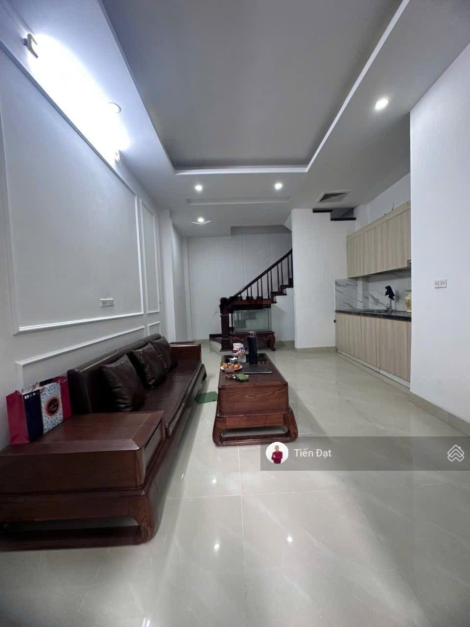 Bán nhà hoàng hoa thám ba đình, đẹp 5 tầng gần đường lớn giao thông thuận tiện, dt 33m2 giá 8,5 tỷ.