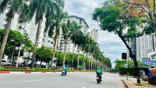 Bán nhà phố Đào Tấn, Ba Đình. DT sổ 106m2 x 5T, MT 6,5m. Lô góc 2 mặt tiền kinh doanh, ô tô tránh