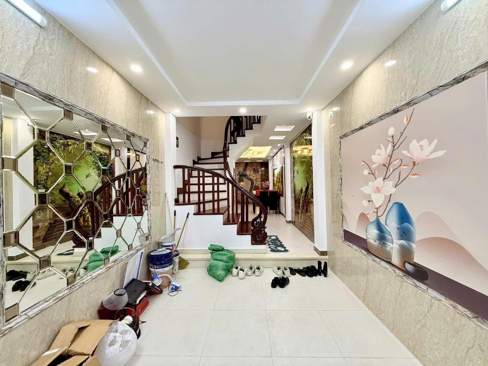 Bán nhà Hoàng Hoa Thám, ngõ thông Vĩnh Phúc, ngõ 3m, cách phố 50m, 45m2 x 5tầng chỉ 8.x tỷ