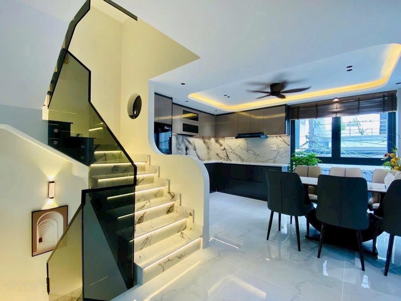 Cô Tú về quê ở cần bán nhà Nhiêu Tâm-P5-Q5, gần chợ Hoà Bình. 3tỷ900 DT 80m2 đang cho thuê 24triệu