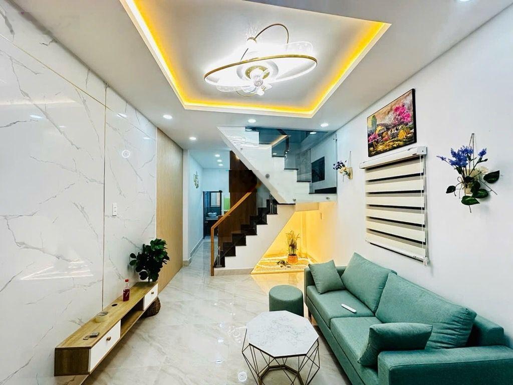 Nhà mới đẹp khu VIP Lê Văn Sỹ, Nguyễn Trọng Tuyển - (3.2mx9.5m)x 3 tầng BTCT - Tặng nội thất