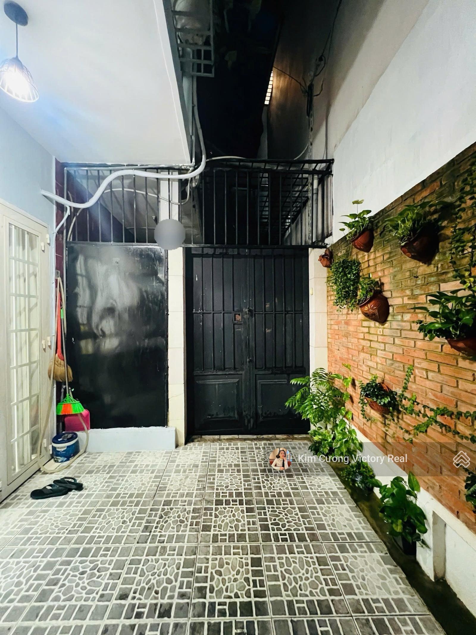 Chỉ 4.9 Tỷ TL - Bán Nhà Nhỏ Xinh trung tâm Bàu Cát - đường Nguyễn Hồng Đào, cách MT 30M