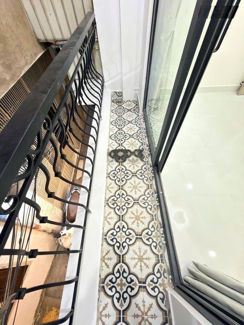 Bán nhà mới xây lạc long quân p8 tân bình gần chợ tân bình 3 tầng 3pn 2wc giá 3 tỷ450 sổ hông riêng