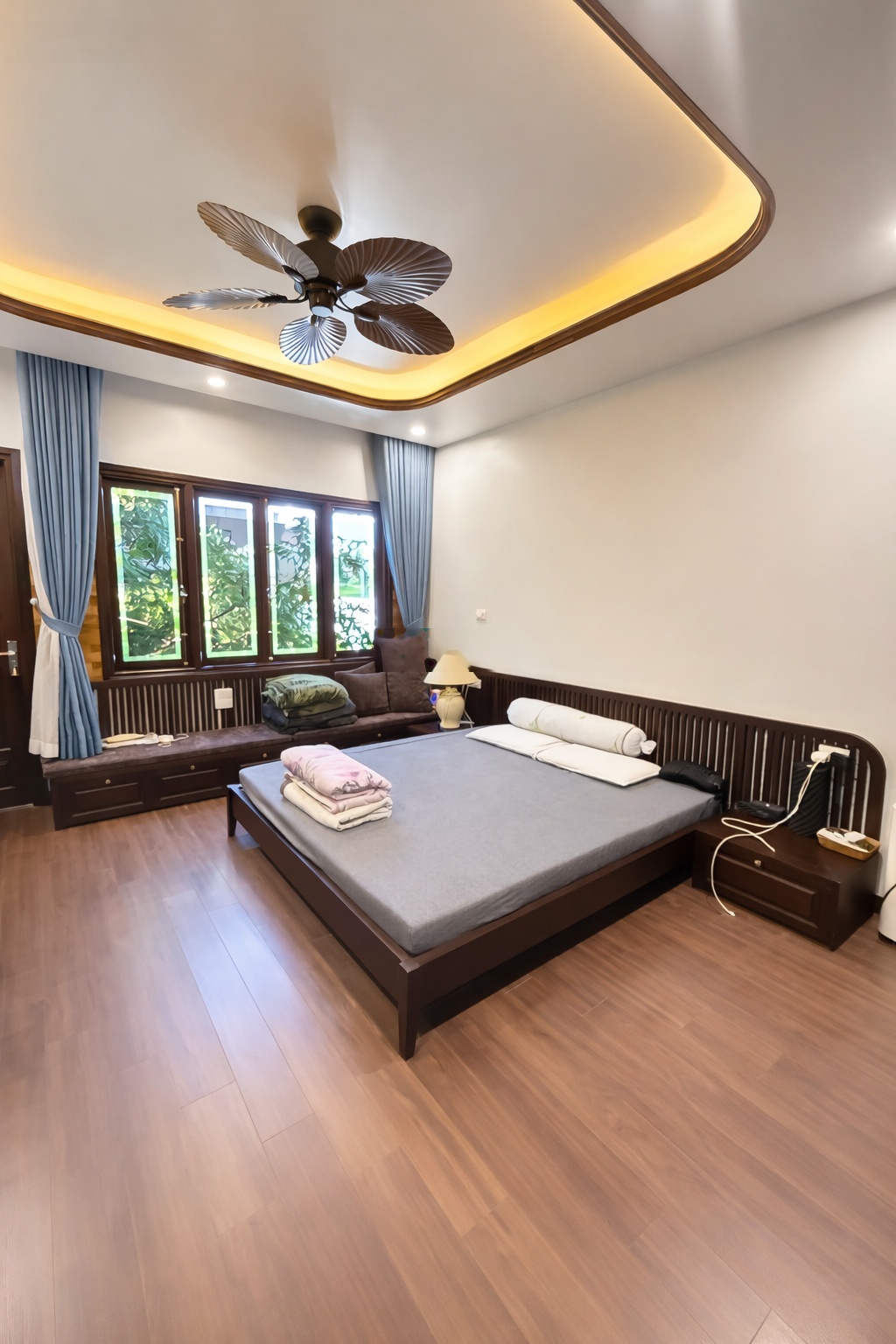 Giữa thành phố có một ngôi nhà mặt phố 170m2 nhưng lại ẩn mình nhẹ nhàng như một khu vườn nhỏ